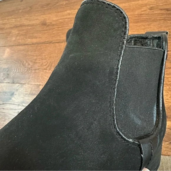 Steve Madden Black Gilte Leather Chelsea Ankle Bootie Size 7.5 - Picture 5 of 9